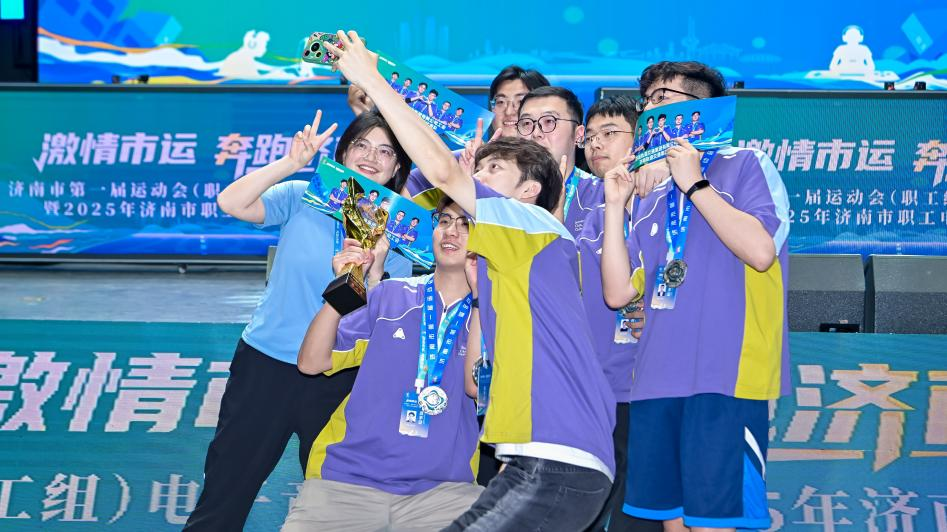 叶诗文凭借 叶诗文凭借