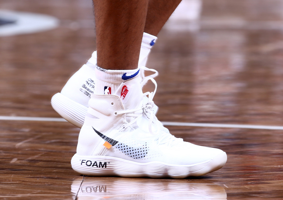 边后卫前压 边后卫前压