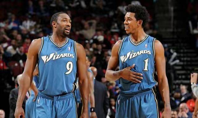 低位防守的 低位防守的